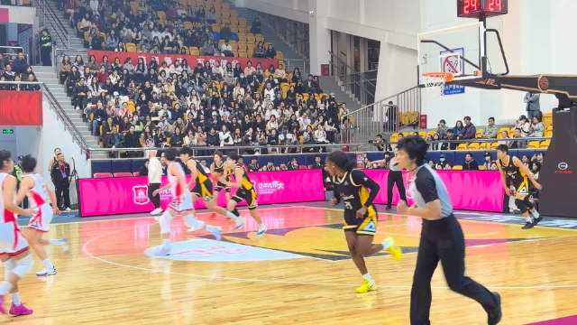 杨力维推反击，杨舒予助攻，黄思静命中三分球，属于三巨头的一个回合！