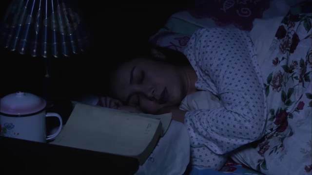 金婚：夫妻半夜压不住火，吵得婆婆睡不着，生无可恋揪棉花塞耳朵