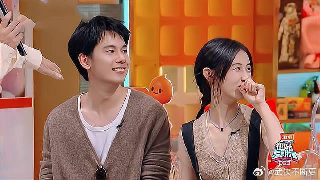 张子枫胡先煦同框默契满分，亲嘴糖好磕！