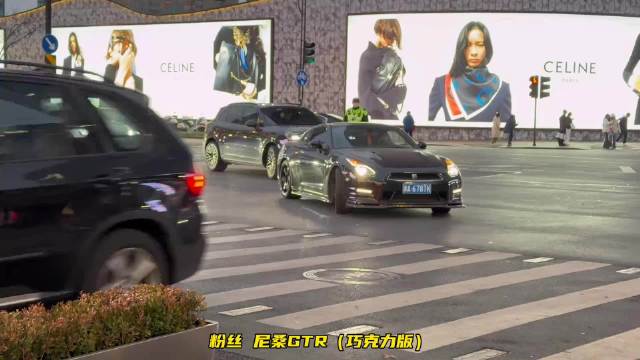 姐姐开GTR巧克力一甩格局拉满，稀有mansory套件法拉利812GTS，磨砂黑F12帅气