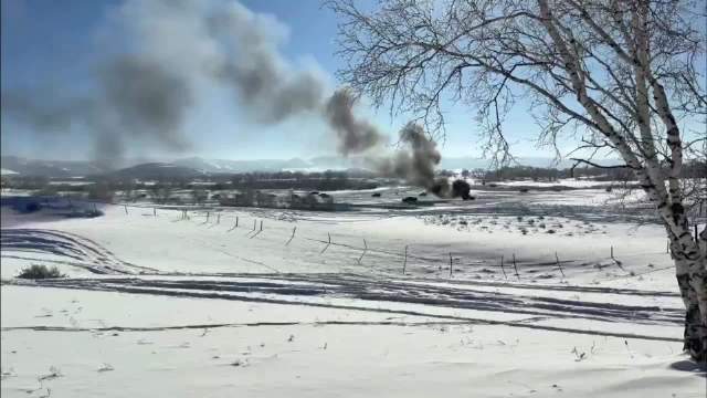 雪天掏雪，皮卡自燃