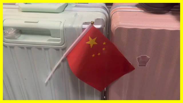 大学生翻拍亮剑，行李箱当炮管衣架作人质