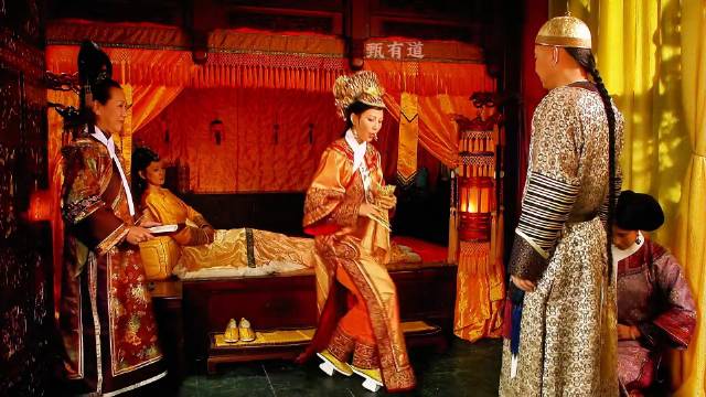 太后紧急召开皇嗣保命会，旁敲侧击警告宜修别再作妖