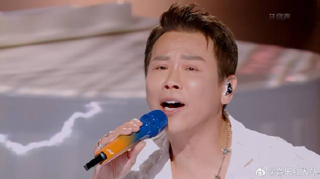 行走CD陶喆再唱《爱我还是他》，无敌转音，听的人心碎！