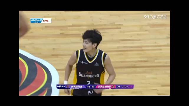 今天黄思静和杨力维上场 杨舒予笑容都多了 下起3分雨