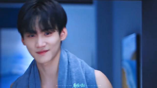 李雾国外求学经历引热议，周柯宇演技获赞