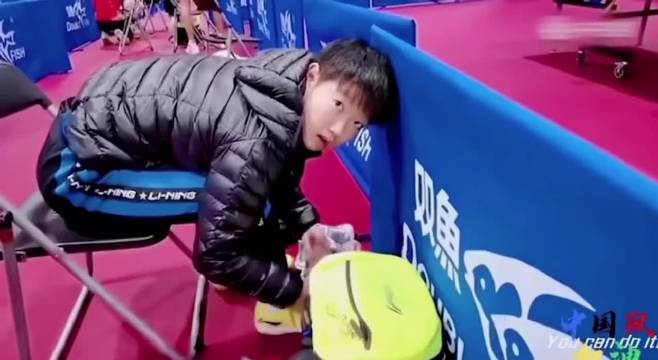 孙颖莎看过科比、李娜的自传书，莎莎也准备出一本，期待出书的那一天！