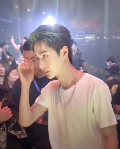 王一博粉丝深情告白：你是我平淡生活的光