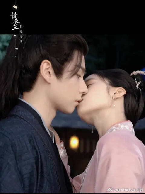 一场完美的背后拥抱吻就应该……狠狠亲！