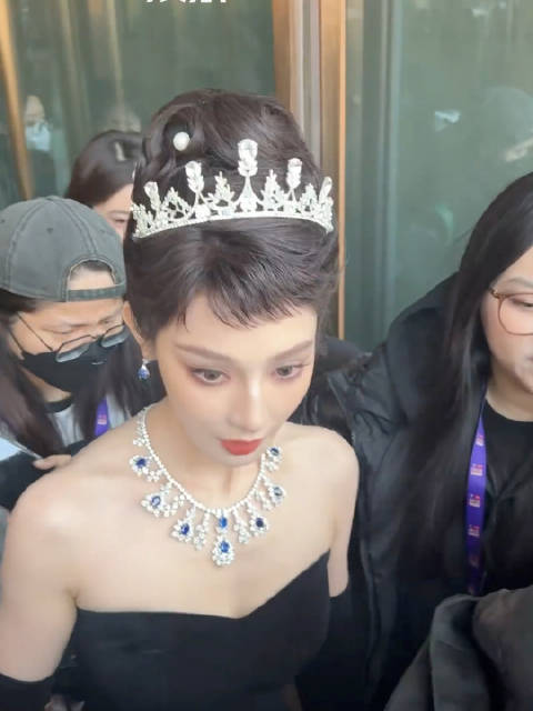 彭小苒国剧盛典造型 奥黛丽赫苒！很美！黑天鹅公主捏