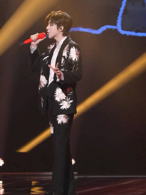 《热辣滚烫》热辣的心形嘴