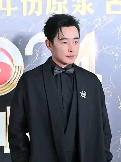 罗晋连续七年为唐嫣庆生，无人机写台词女儿送橡皮泥蛋糕