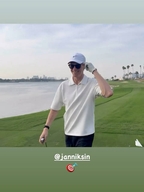 卡希尔视频显示辛纳高尔夫球技进步