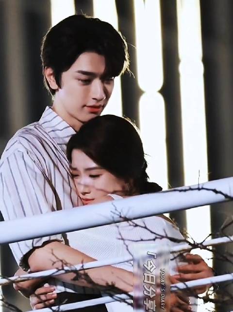 林一卢昱晓深情环抱默契互动，新剧预热引期待