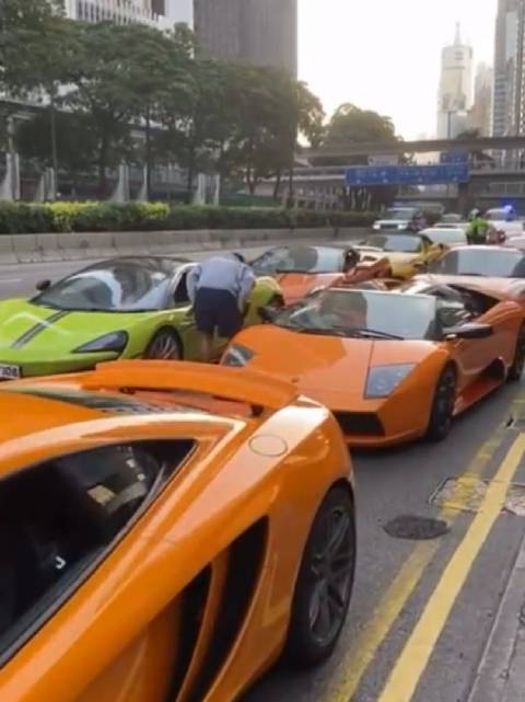 150辆豪车巡游庆车会三周年，警方护航保安全