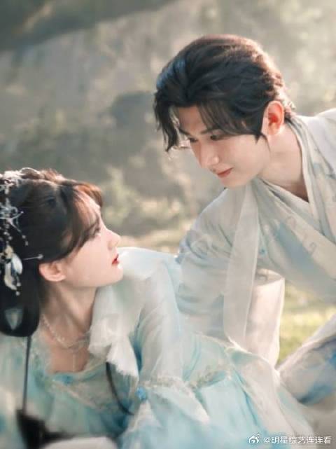 危机之时，他总能及时出现，护她周全