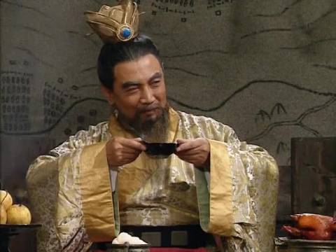 庞统献连环计曹操中计自喜，孔明寡不敌众江东危急