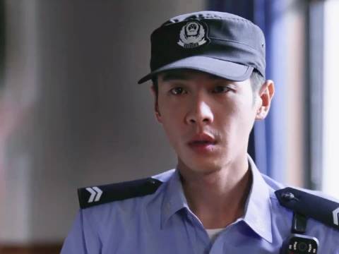 个人英雄主义不是英雄，是逞能 警察荣誉