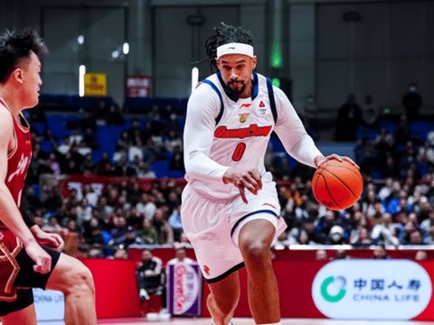 广东2将打服黑粉！王少杰统治内线，萨林杰统治关键球，太好用了