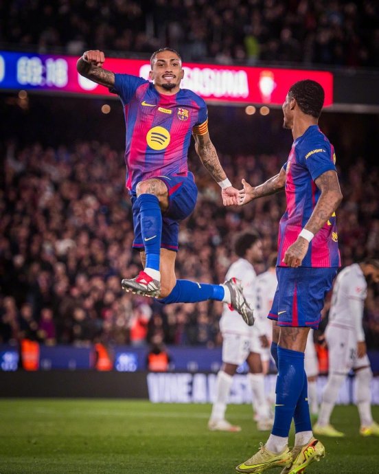 西甲：拉菲尼亚双响巴萨2-0奥萨苏纳，7连胜领跑