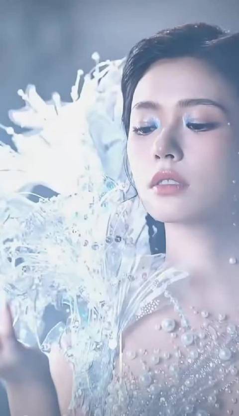 昨天的水龙吟演唱会已经被林允美得头晕目眩