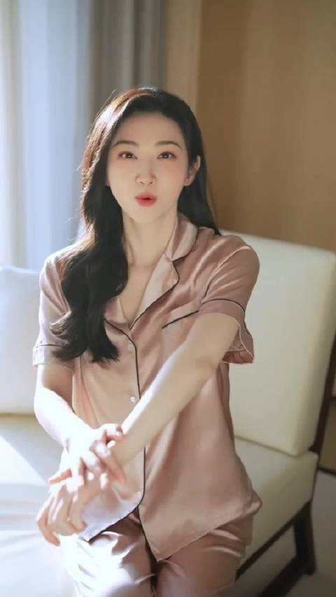 闻到自己香气的景甜，让我隔着屏幕陶醉了