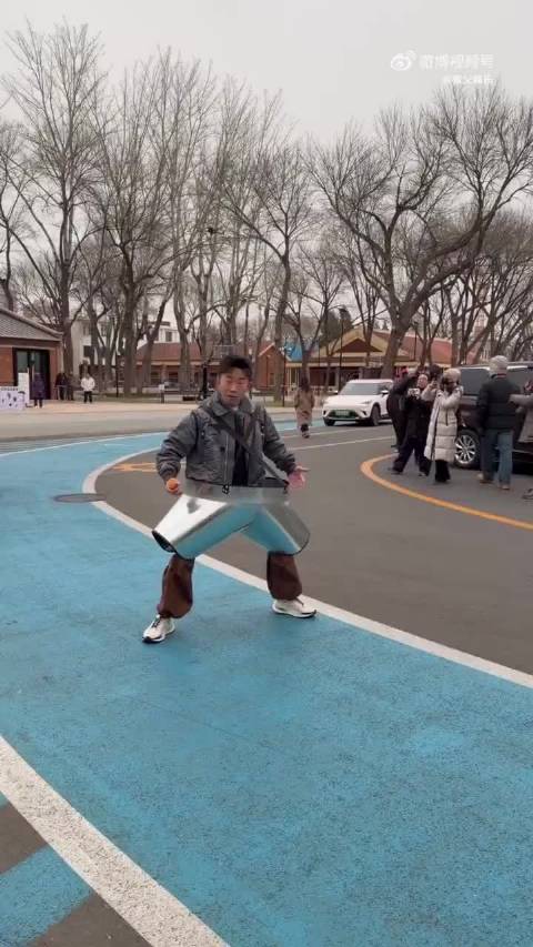 杨迪魏大勋综艺同框身高差引笑