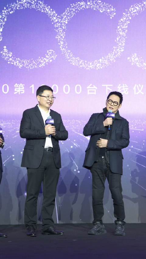 李连杰携女体验尊界S800，称其有真功夫