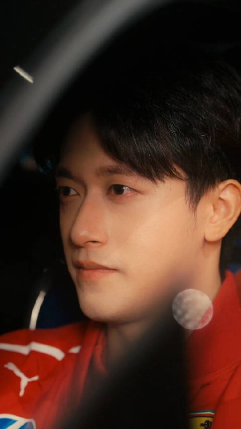 小周回上海了！他和红色跃马还是太配了！快来看看精彩视频