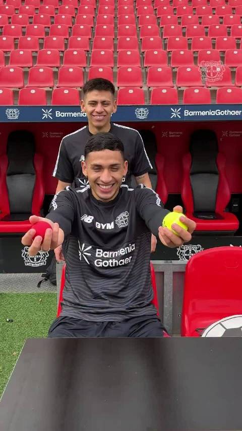 俩傻小子玩的挺嗨 埃切维里&埃奎 勒沃库森： 圣诞球挑战赛——阿根廷篇