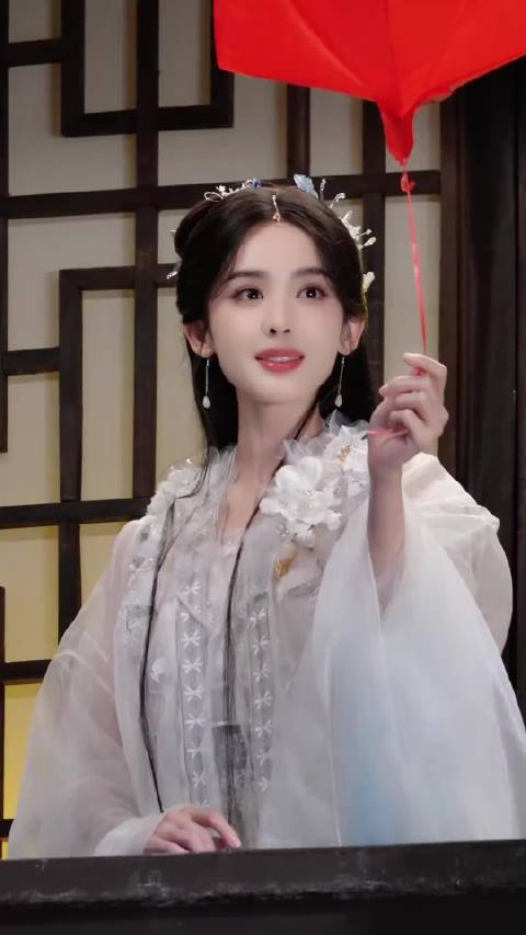 娜扎古装像从古风画报里走出来的，这颜值这气质，古装美女天花板实锤