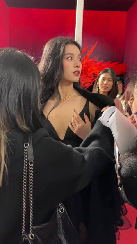 原相机下无美颜无滤镜的张婧仪，美颜免检