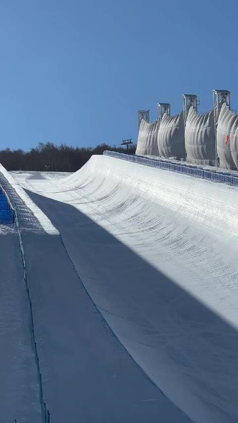 谷爱凌微博分享生活感悟，晒滑雪美照