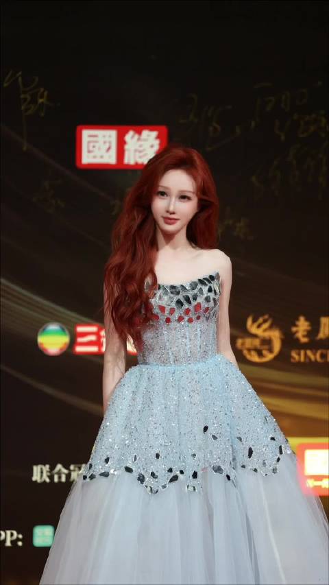 温果希国剧盛典珍珠琉璃妆惊艳亮相