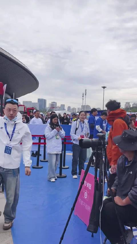 张雨霏还参加了马拉松，全能发展啊，哈哈哈，现场好平易近人，一点架子没有