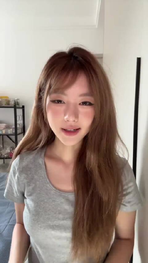 选秀风云中，我弟在门外打游戏喊得震天响