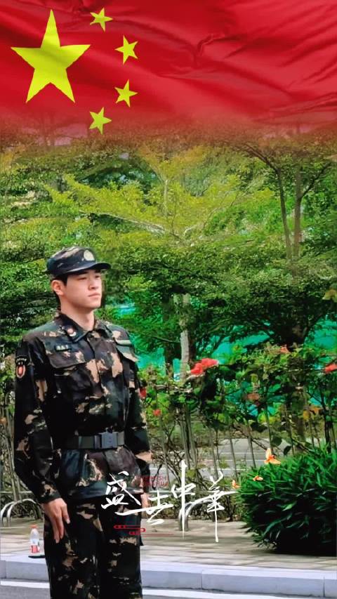 咱就是说不是谁都能hold住军人气质 小乐绝对是英姿飒爽特有“兵”样 ！