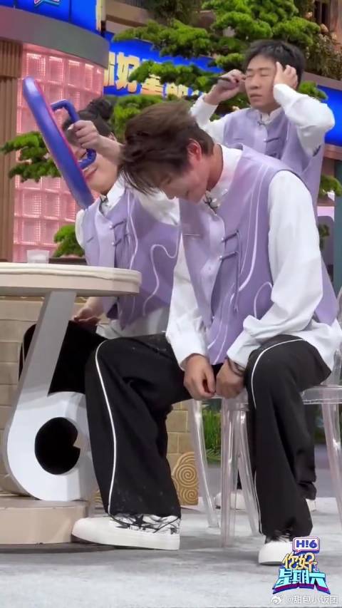 宋茜玩泼水游戏，整个盆都飞起来了