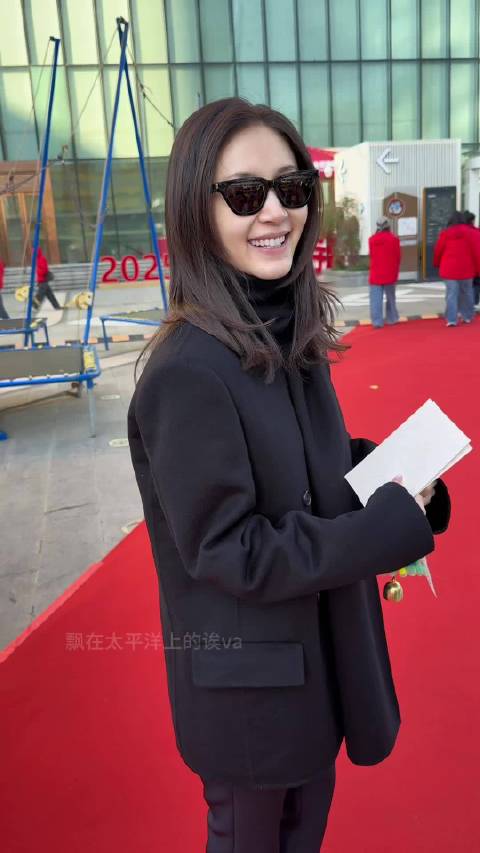 王子文见粉丝小猫发型追问头发真假