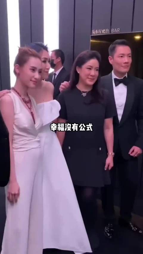 窦骁37岁生日双喜临门，帆船夺冠获何超莲青蛙装庆生