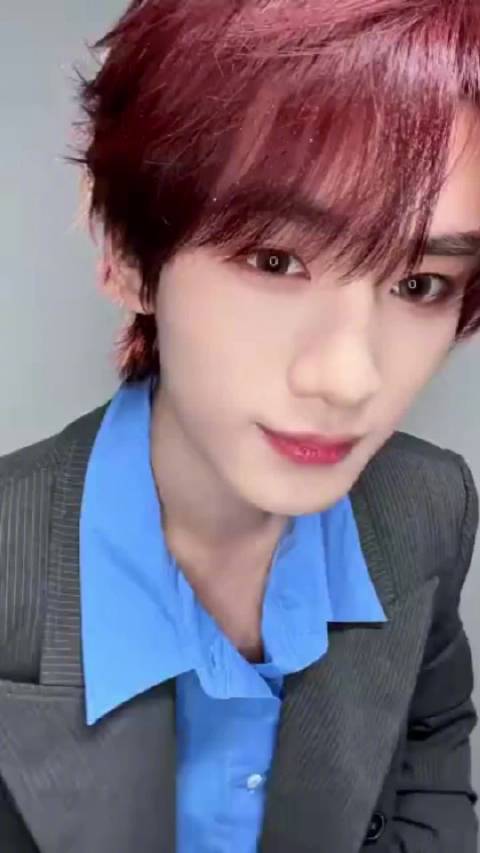 丁程鑫跳我叫李飞调侃老板，时代峰峻员工玩梗引回忆