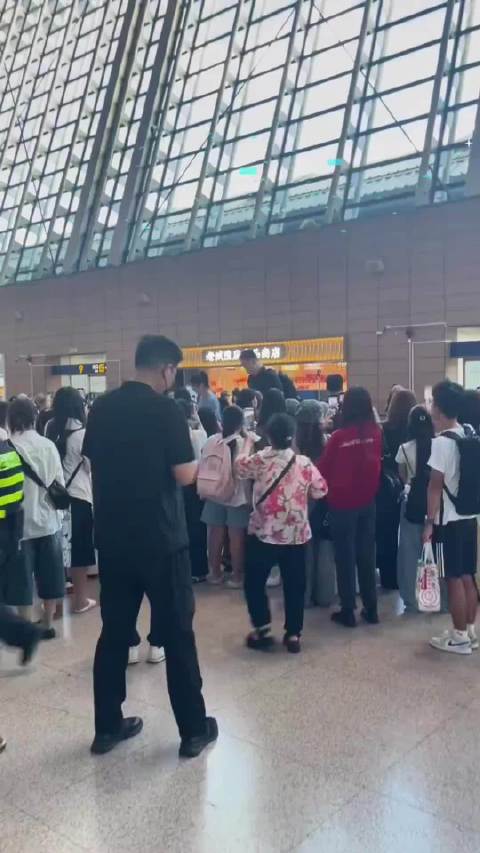 姚明15岁女儿身高近2米引关注