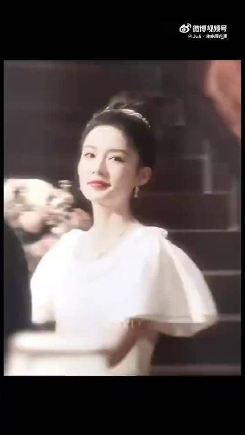 胡歌李沁首搭主演年代剧《人间有味》，黄磊执导90年代餐馆传承故事