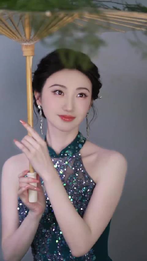 以现代之姿，涵养东方韵致，人间富贵花——景甜