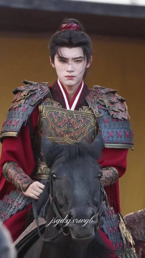 燕来将军这个战损妆也太帅了吧 美强惨实爱！