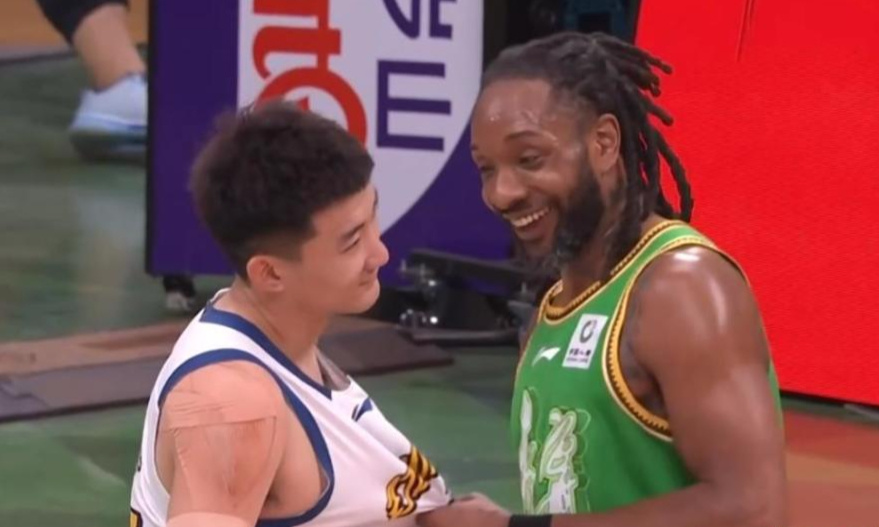 CCTV5播北京男篮VS辽宁，3人给杨鸣惊喜，许利民固执，谁会首败