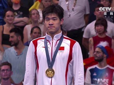 19岁潘展乐100自破世界纪录夺金