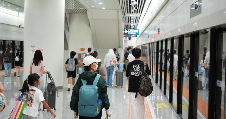 赋能深港窗口新升级  方大集团首创智能全滑动站台门于深圳福田高铁站首次启用