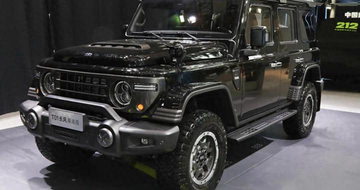 20万要纯粹燃油越野？212 T01配采埃孚8AT+三把锁更硬核