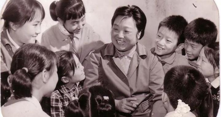 突发讣告！吴佩芳在上海逝世，建襄小学官方社交账号头像，已变为黑白